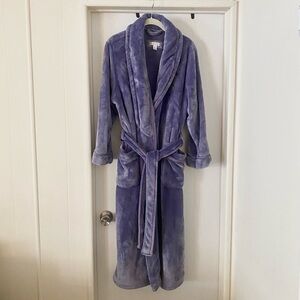 🌺3/$18 Sale Midnight by Carole Hochman Purple Robe